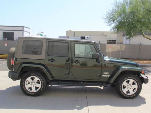 Used 2010 Jeep Wrangler Unlimited Sahara w/ Mopar Chrome Edition Group AWD/4WD image 4