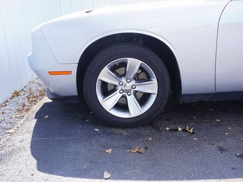 Used 2022 Dodge Challenger SXT image 6