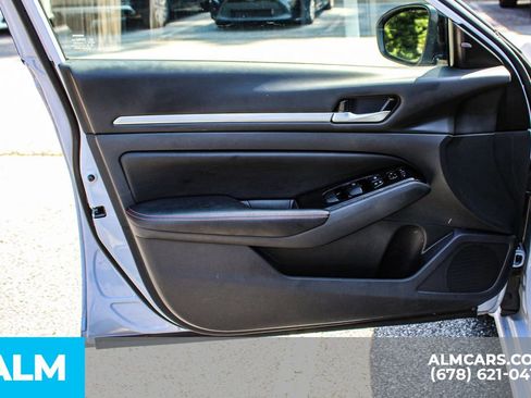 Used 2025 Nissan Altima 2.5 SR FWD image 35