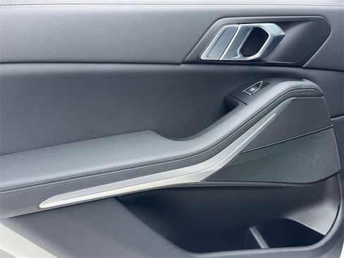 Used 2022 BMW X5 xDrive40i w/ Parking Assistance Package image 44