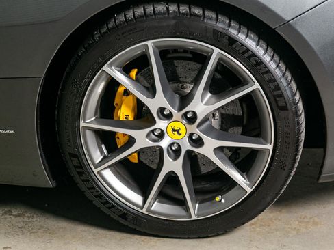 Used 2011 Ferrari California image 22