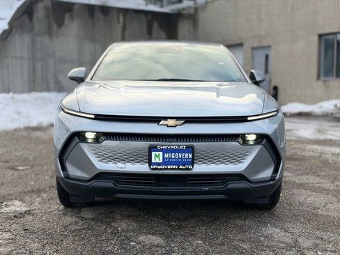 New 2026 Chevrolet Equinox EV LT image 9