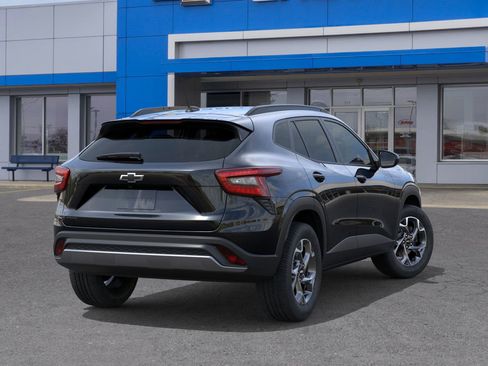 New 2025 Chevrolet Trax LT w/ Sunroof Package image 4