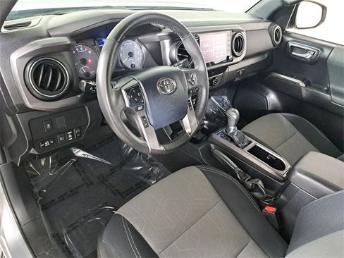 Used 2020 Toyota Tacoma TRD Off-Road image 18