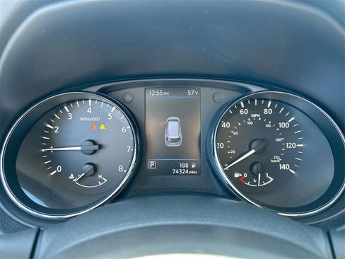 Used 2018 Nissan Rogue SV w/ Premium Package image 34