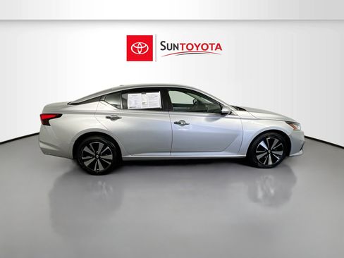Used 2022 Nissan Altima 2.5 SV AWD/4WD image 2