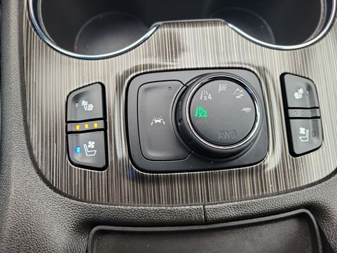 Used 2023 GMC Acadia SLT w/ Technology Package AWD/4WD image 30