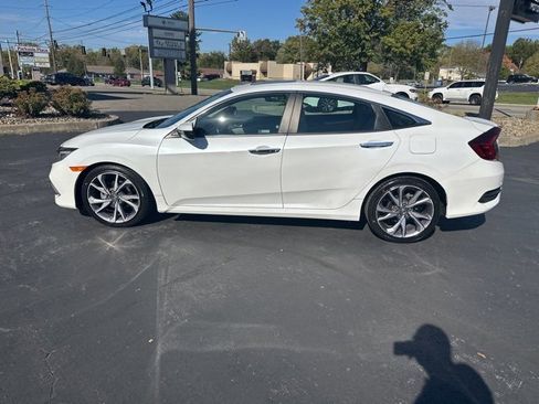 Used 2019 Honda Civic Touring image 5