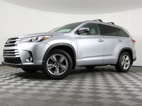 Used 2018 Toyota Highlander Limited image 1