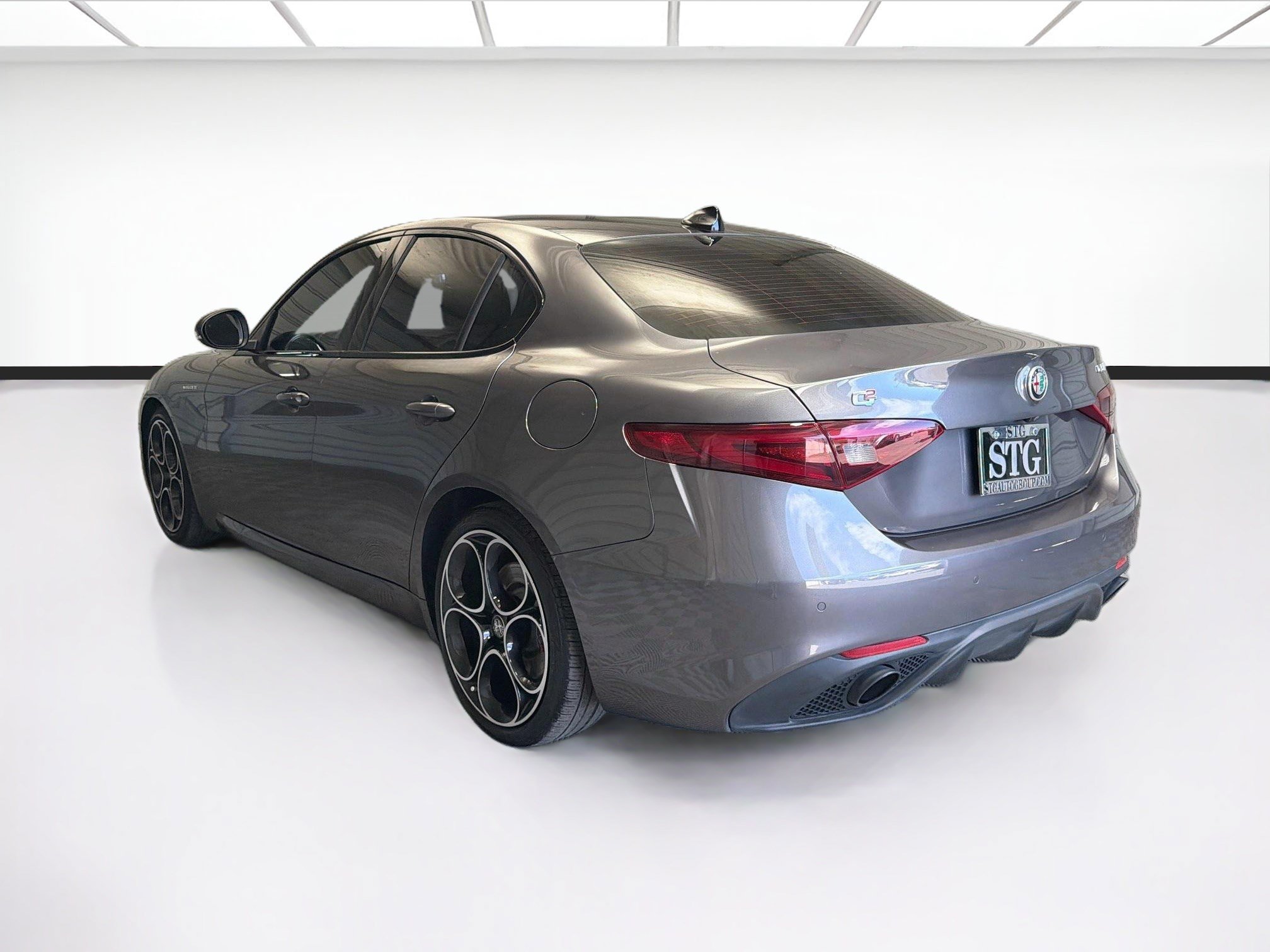 Used 2023 Alfa Romeo Giulia Veloce RWD image 6