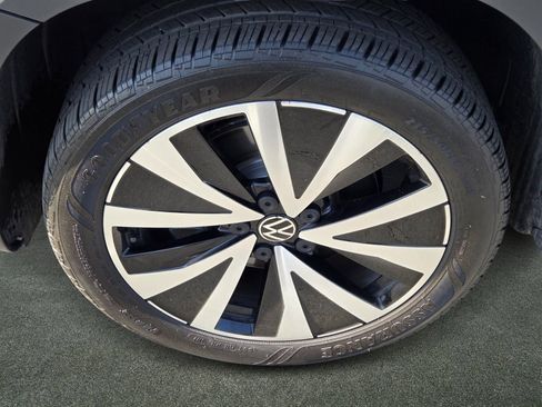 Used 2023 Volkswagen Taos SE FWD image 5