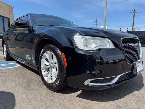 Used 2020 Chrysler 300 Touring RWD image 3