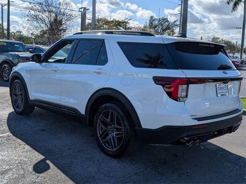 Used 2025 Ford Explorer ST image 5