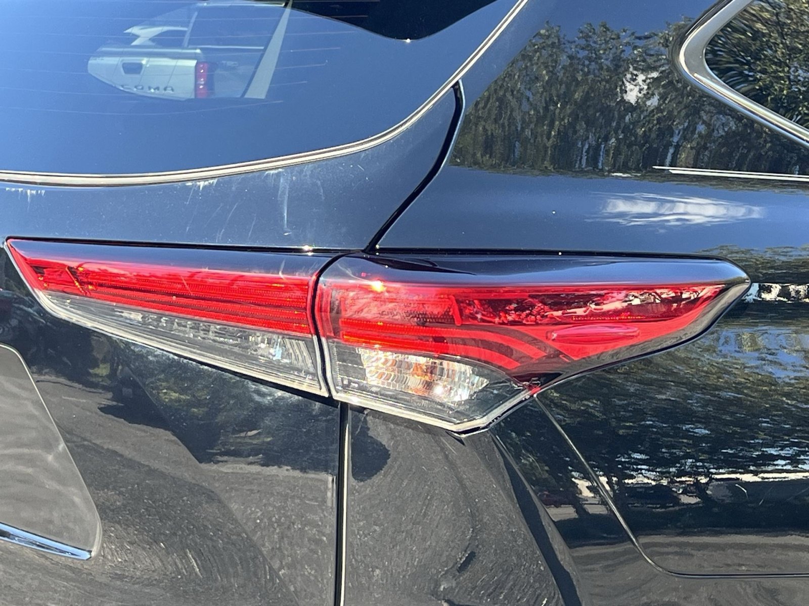 Used 2022 Toyota Highlander XLE AWD/4WD image 36