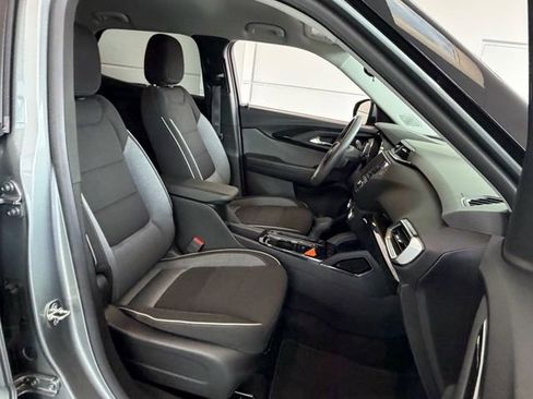 Used 2023 Chevrolet TrailBlazer LT FWD image 17