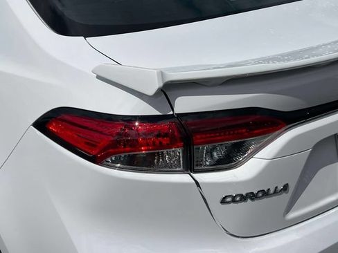 Certified 2025 Toyota Corolla SE w/ SE Premium Package FWD image 9