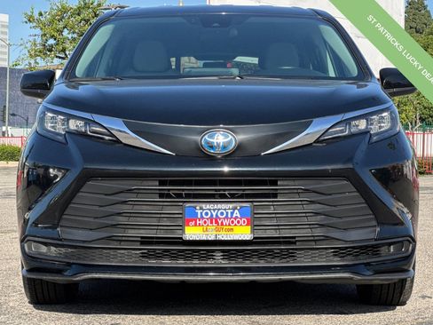 Used 2024 Toyota Sienna LE image 9