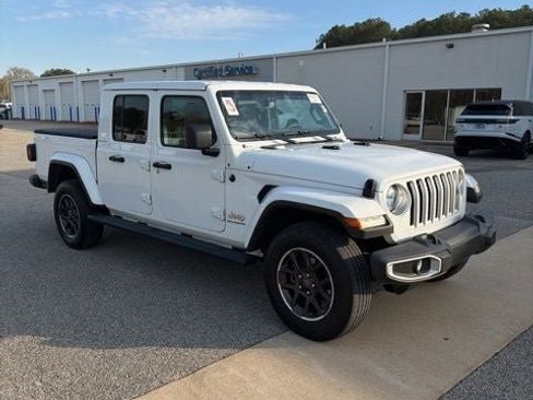 Used 2023 Jeep Gladiator Overland image 4