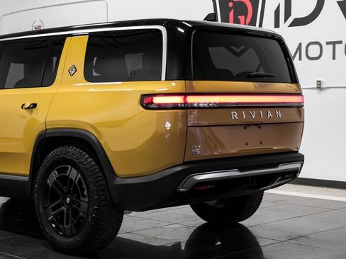 Used 2023 Rivian R1S Adventure image 16