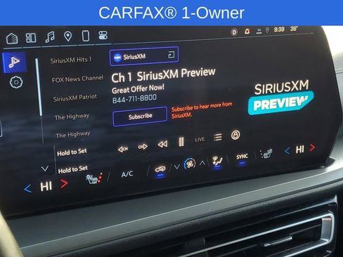 Used 2025 Chevrolet Traverse LT image 22