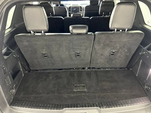 Used 2018 Ford Expedition XLT w/ Equipment Group 201A AWD/4WD image 35