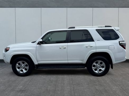 Used 2019 Toyota 4Runner SR5 AWD/4WD image 2