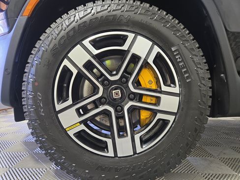 Used 2023 Rivian R1S Launch Edition Quad AWD/4WD image 9