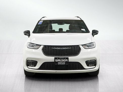 Used 2025 Chrysler Pacifica Limited FWD image 8