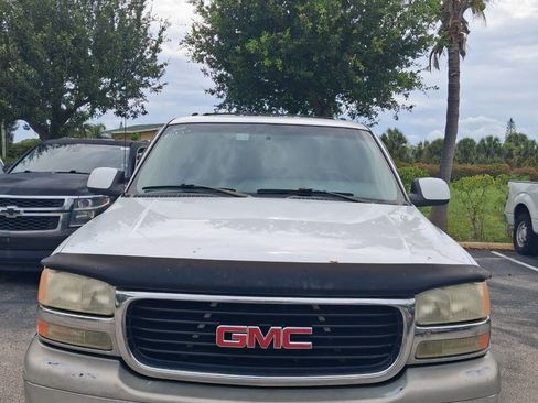 Used 2000 GMC Yukon XL 2500 SLT w/ SLT Marketing Opt Pkg AWD/4WD image 3