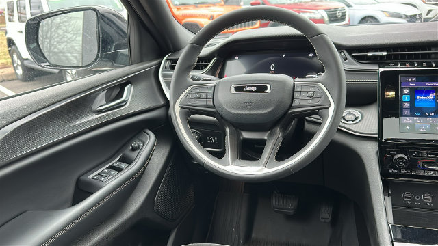 Used 2023 Jeep Grand Cherokee L Laredo AWD/4WD image 24