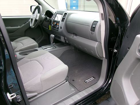 Used 2019 Nissan Frontier SV w/ Value Truck Package image 9