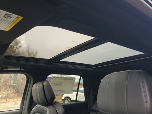 New 2026 Lincoln Navigator Reserve image 11