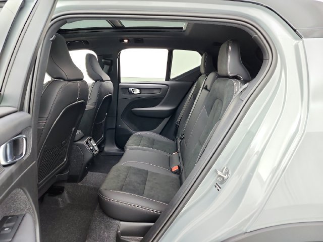 New 2026 Volvo XC40 B5 Ultra w/ Protection Package Premier AWD/4WD image 29