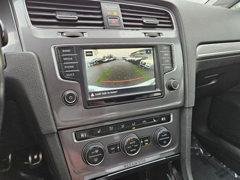 Used 2017 Volkswagen Golf Alltrack SE image 9