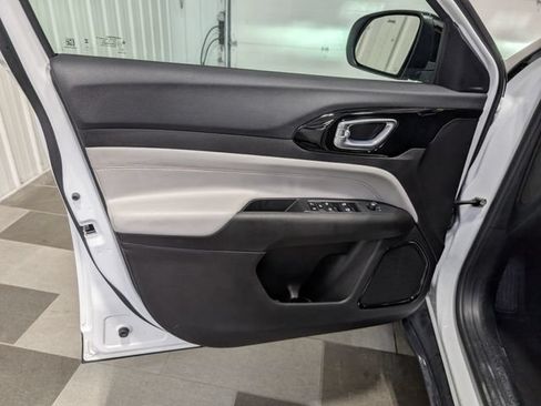Used 2025 Jeep Compass Limited AWD/4WD image 12