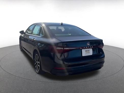 Used 2025 Volkswagen Jetta SE image 11