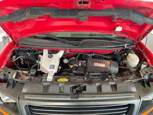 Used 2017 GMC Savana 3500 image 10