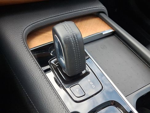 Used 2021 Volvo XC90 T8 Inscription Expression w/ Climate Package image 15