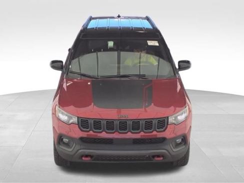 Used 2025 Jeep Compass Trailhawk AWD/4WD image 2