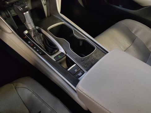 Used 2018 Honda Accord EX-L image 26