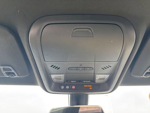 Used 2017 Cadillac XT5 FWD image 41