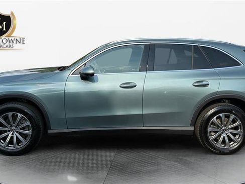 Used 2025 Mercedes-Benz GLC 300 4MATIC image 2