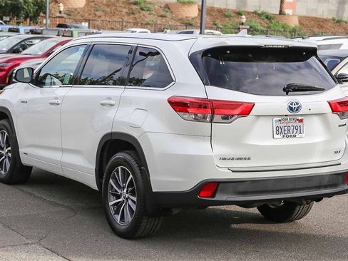 Used 2017 Toyota Highlander XLE image 7