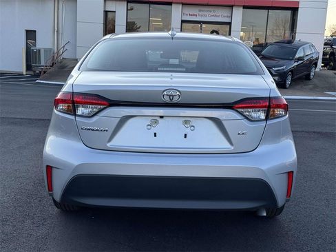 Used 2025 Toyota Corolla LE image 21