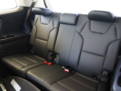 Used 2024 Kia Telluride EX w/ EX Captain's Chair Package FWD image 31