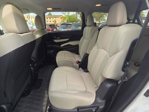 Used 2022 Subaru Ascent Premium w/ Convenience Package image 16