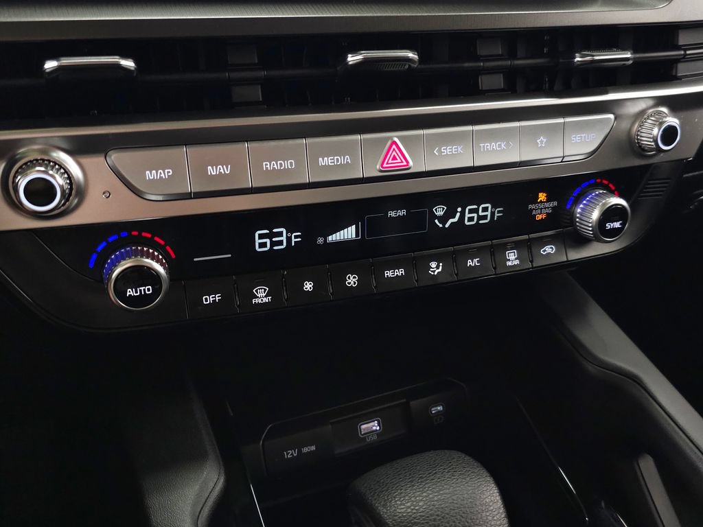 Used 2025 Kia Telluride LX FWD image 27