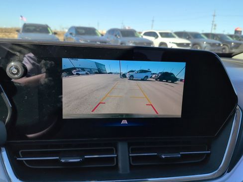 Used 2025 Chevrolet Trax LT image 22