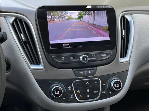 Used 2025 Chevrolet Malibu LT FWD image 17