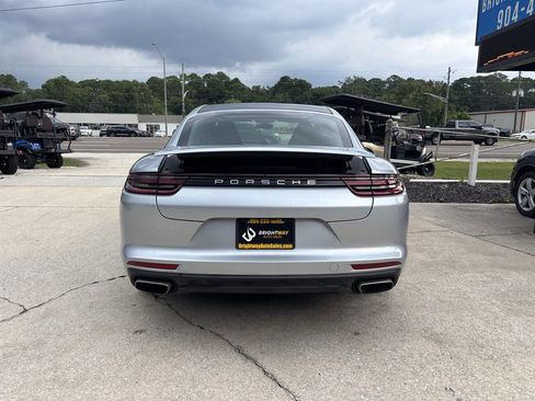 Used 2017 Porsche Panamera image 4